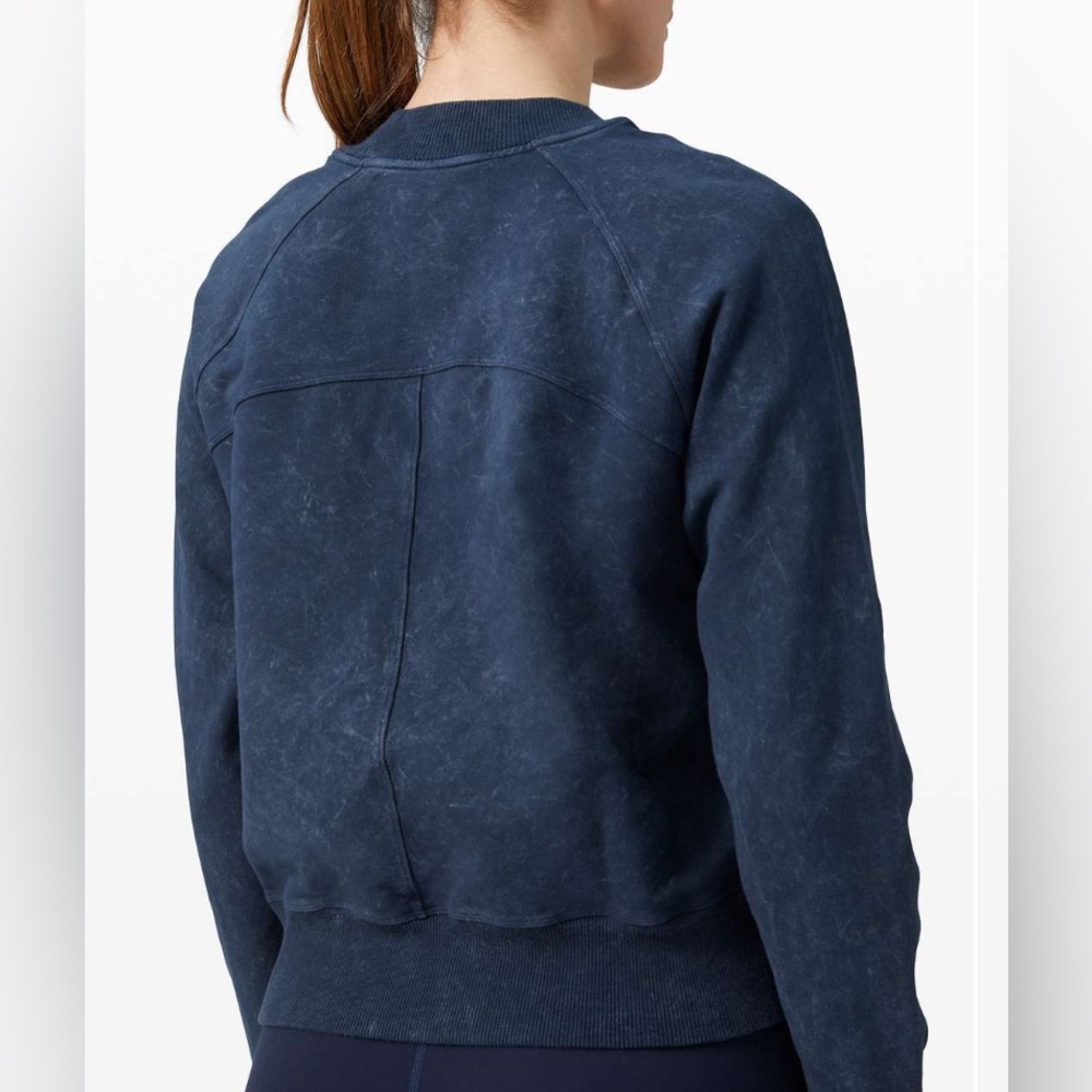 🎉Lululemon Ready to Roll Crew Neck! EUC! Acid Rubber Dye True Navy! Size 4 - Picture 2 of 5